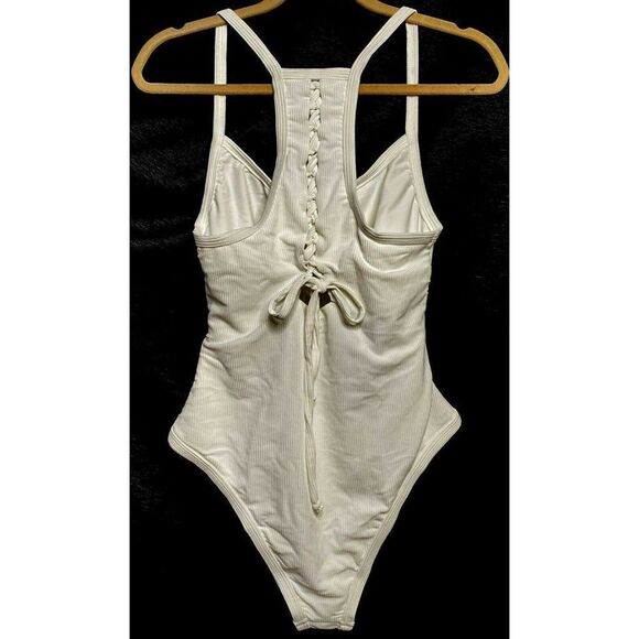 Chloe Rose White Carnation Mini Rib Cut-Out Front Laced Back Swimsuit Sz L  NEW - Picture 4 of 6